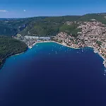 In بيت للعطل Nedeščina