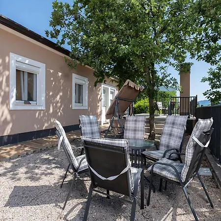 Pet Friendly In * Nedeščina