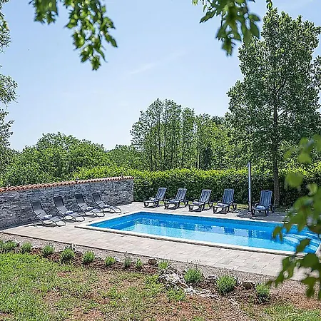 In Prázdninový dům Nedeščina