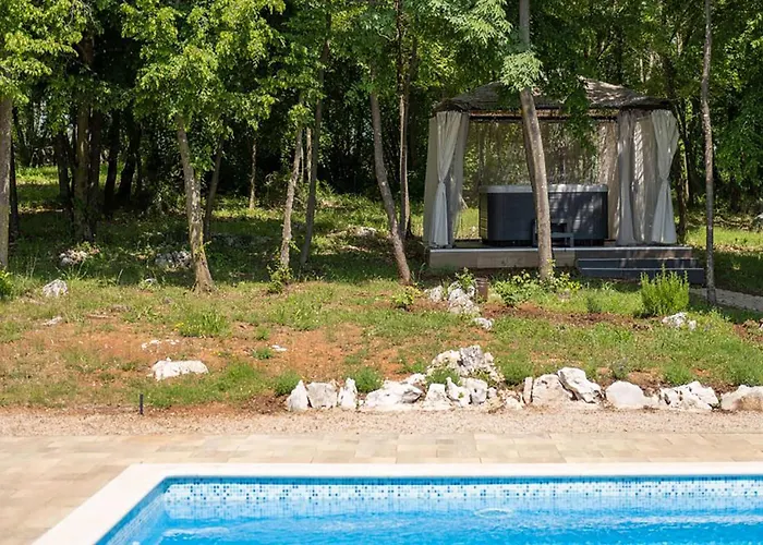 Pet Friendly In *